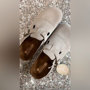 White mountain footbed clogs